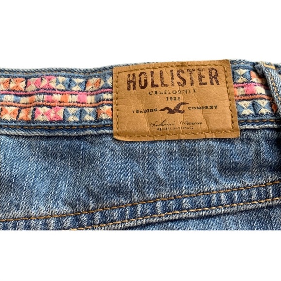 Hollister Jean Distressed Cut Off Shorts - Picture 3 of 9